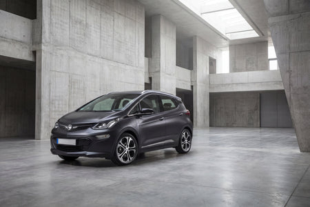Opel Ampera-e charging cable
